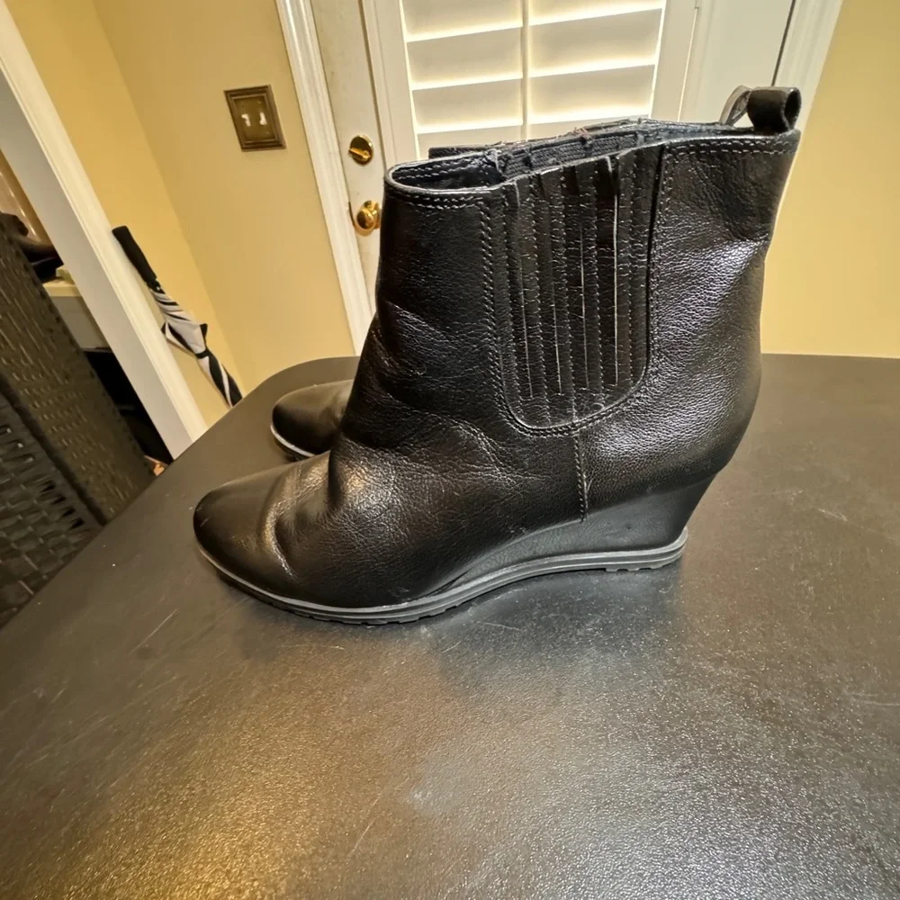 Ellen Tracy size 8.5 black Terence wedge leather boot